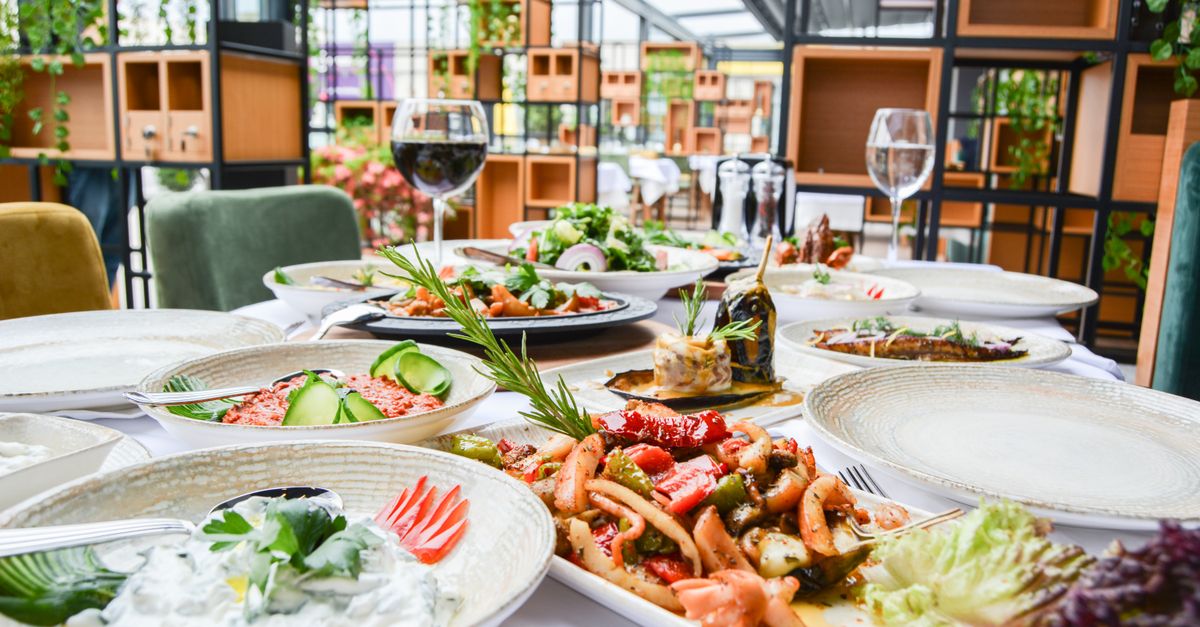 Guía de Comida y Bebida en Azerbaiyán: Qué Comer en Bakú y Más Allá