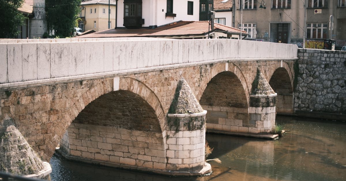 Култура, обичаи и етикеција во Босна и Херцеговина