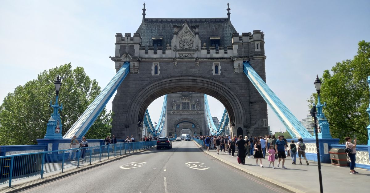 eSIM for Travellers from the Gulf: Stay Connected on Summer Trips Abroad