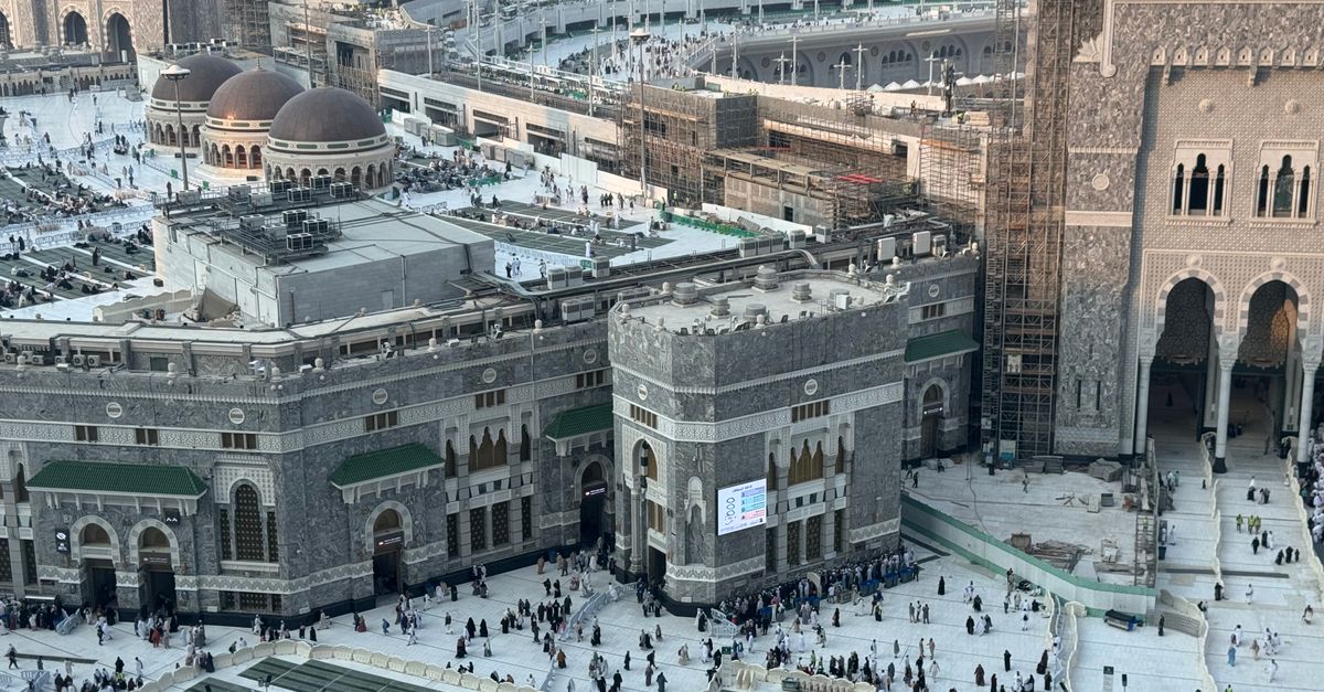 eSIM for Umrah and Hajj: Staying Connected in Makkah and Madinah