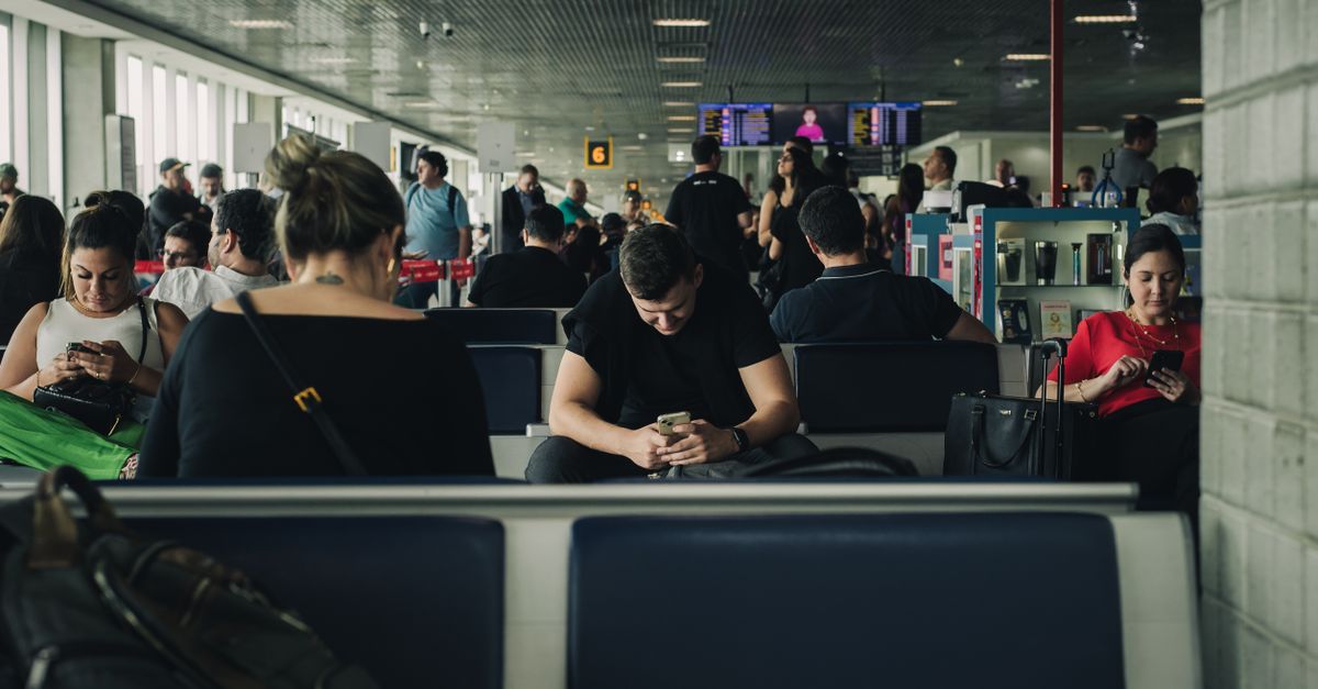 eSIM for US Travelers: How to Get Data Abroad Without a Daily Pass