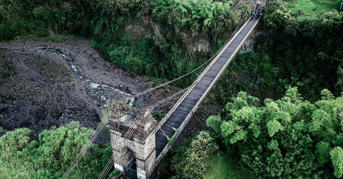Réunion eSIM: Stay Connected from Saint-Denis to the Volcano