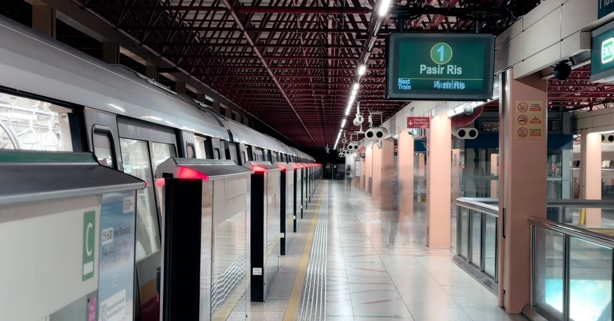Getting Around Singapore: MRT, Buses, Taxis and Ride Apps