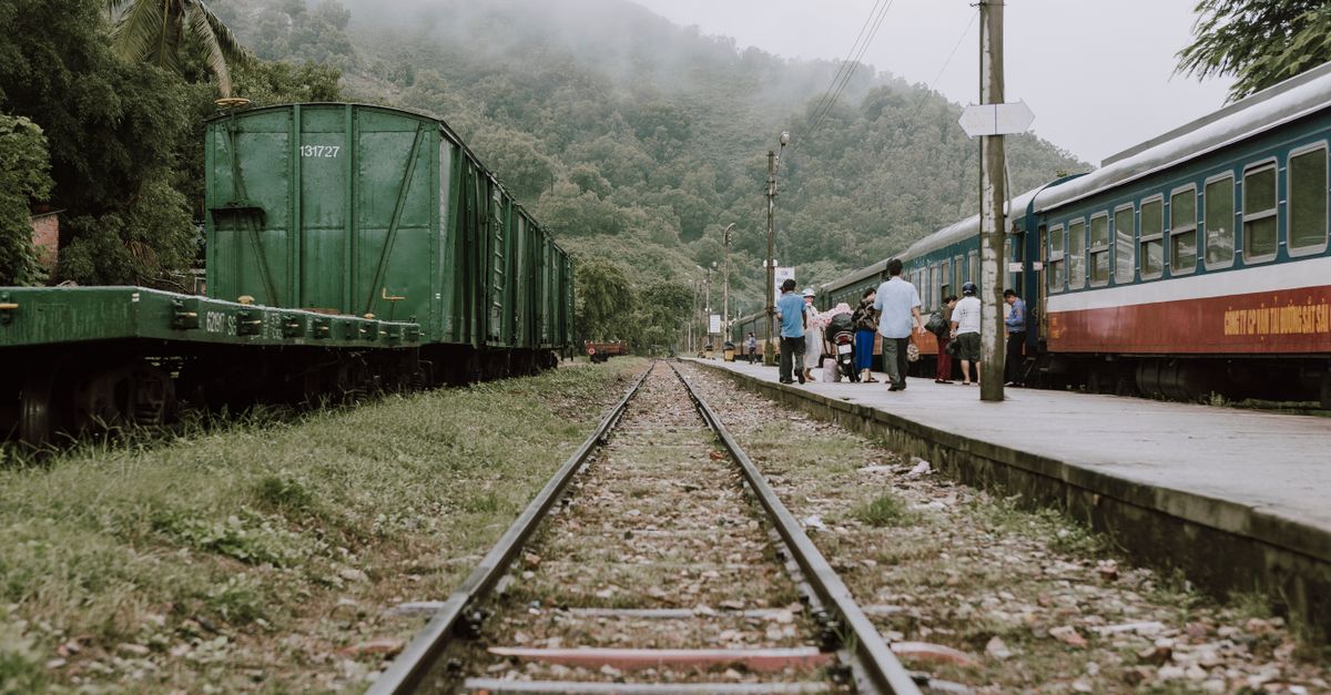 Getting Around Vietnam: Trains, Buses, Flights and Ride Apps